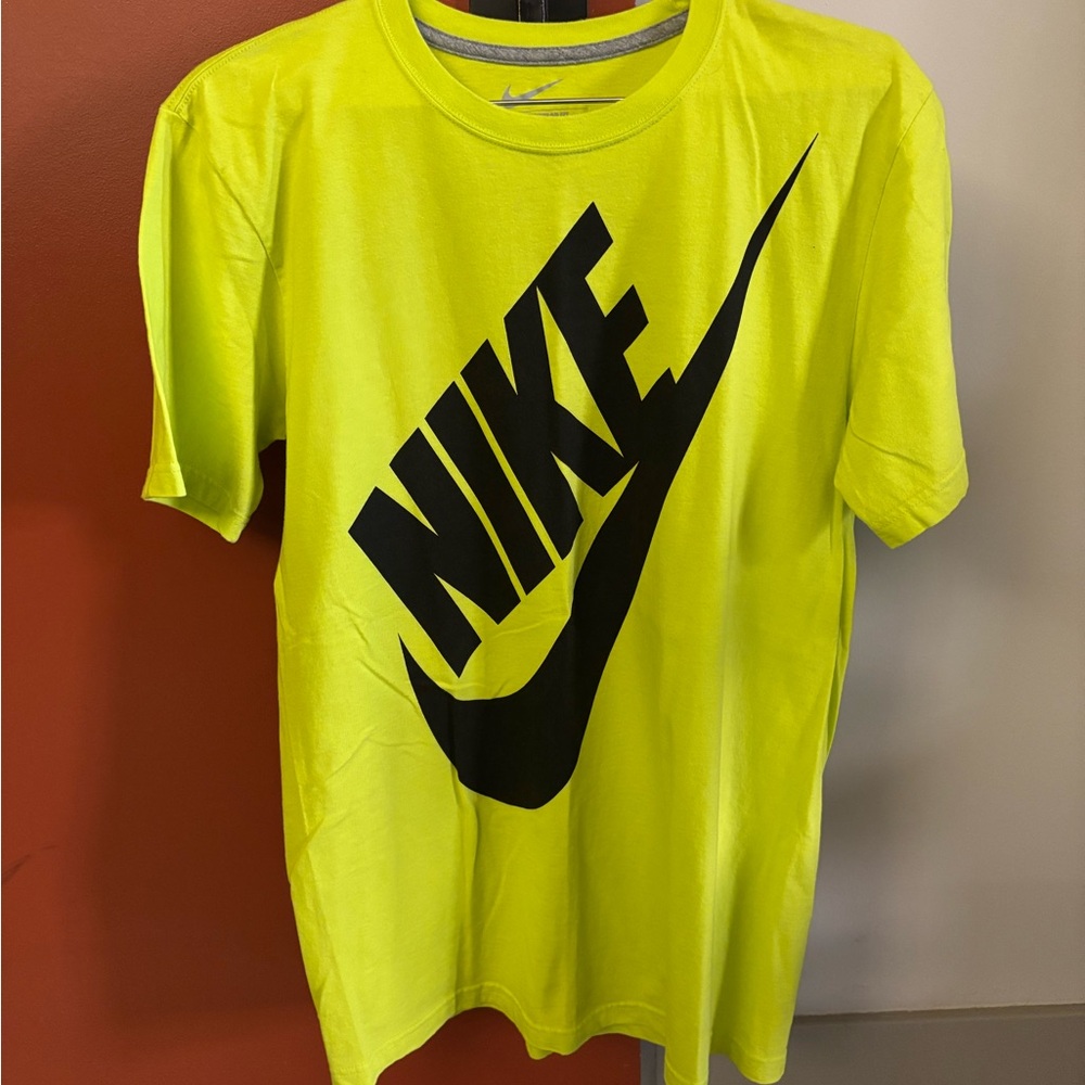 Nike Vibrant Neon Lime T-Shirt Size Medium